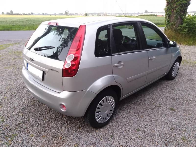 ox_ford-fiesta-mk6-klimatyzacja-125-benzyna-grzane-fotele