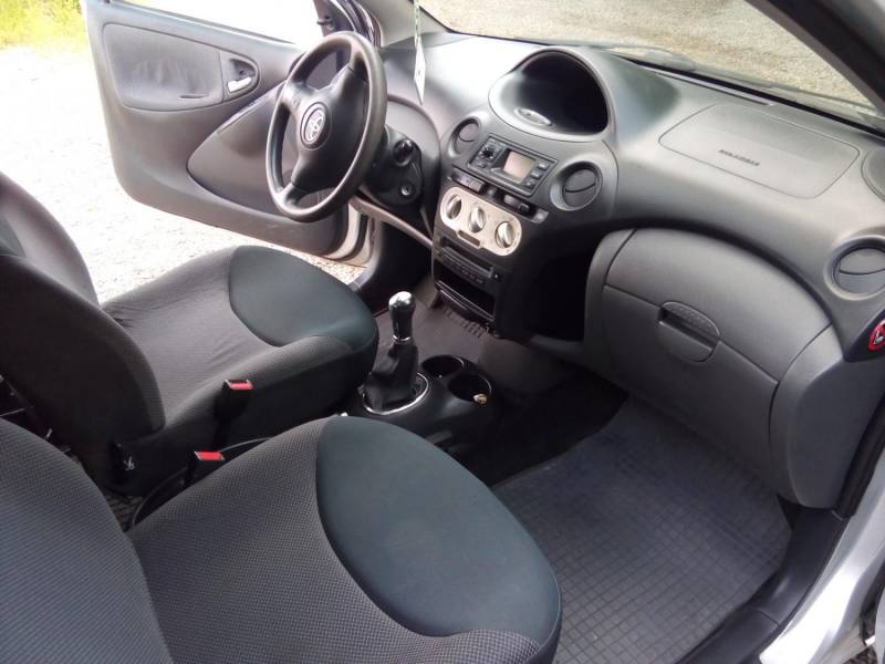 ox_toyota-yaris-2004-13-benzyna-serwisowana