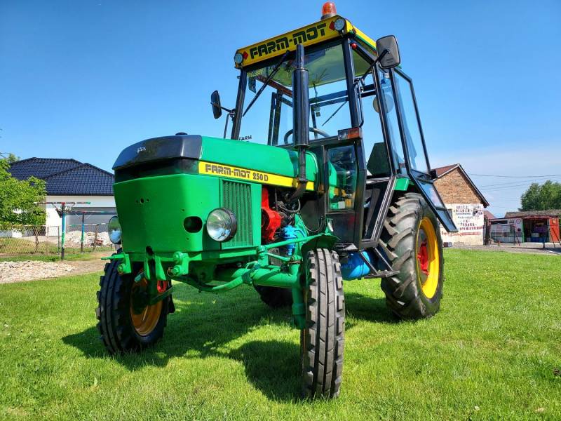 ox_przyczepa-rozrzutnik-obornika-ciagnik-farm-mot-plug-do-odsniezania