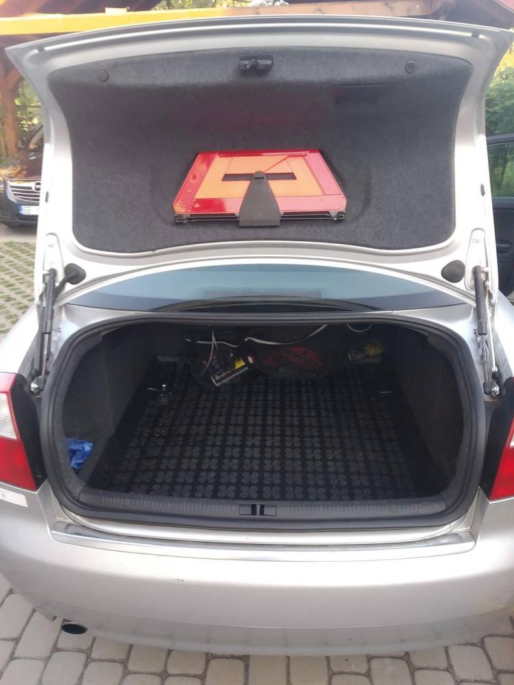 ox_audi-a4b6-rocznik-2004-lpg-okazja