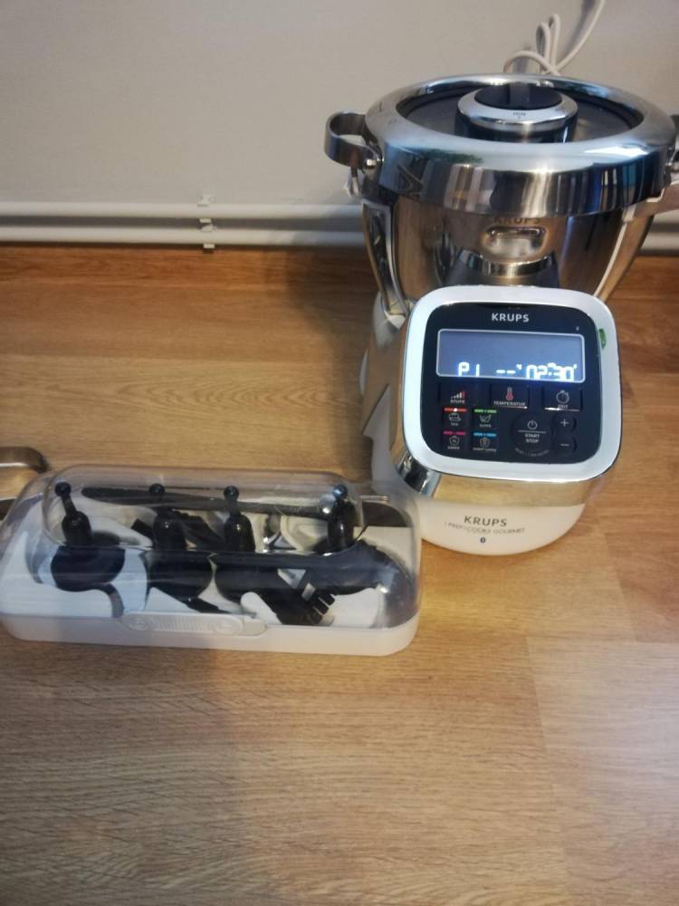 ox_robot-kuchenny-krups-hp-6051-i-prepcook