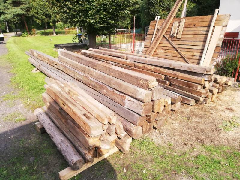 ox_szkielet-drewna-duzej-wiezby-do-wykorzystania-na-inna-budowle