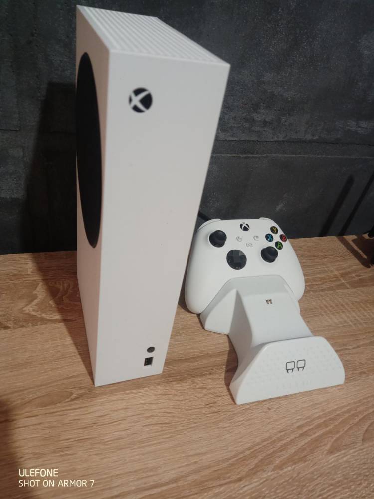 ox_konsola-xbox-series-s-stacja-dokujaca