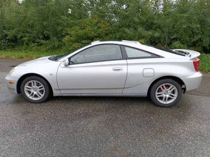ox_toyota-celica-18-vvti-143km-automat-2003r