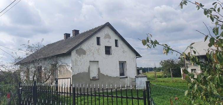 ox_dom-z-budynkami-gospodarczymi-w-jarzabkowicach-blisko-bakowa