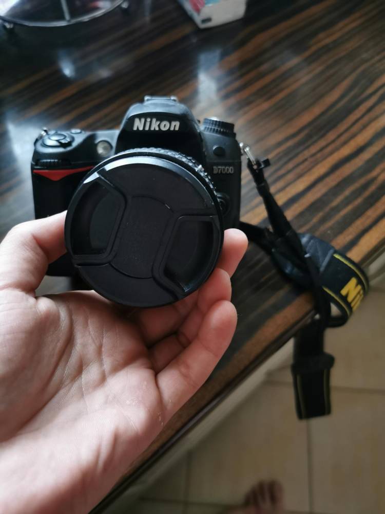 ox_lustrzanka-nikon-z-obiektywem