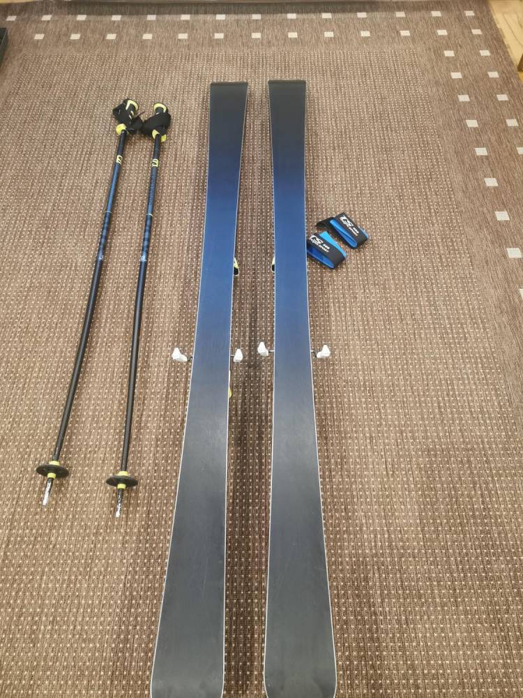 ox_narty-zjazdowe-salomon-x8-oraz-kijki-salomon