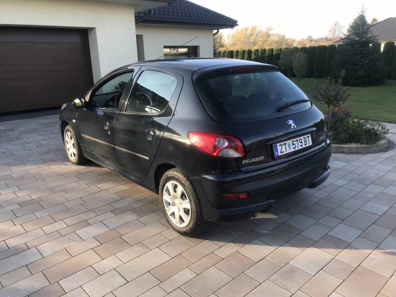 ox_peugeot-206-plus-11-benzyna-klima-2010r