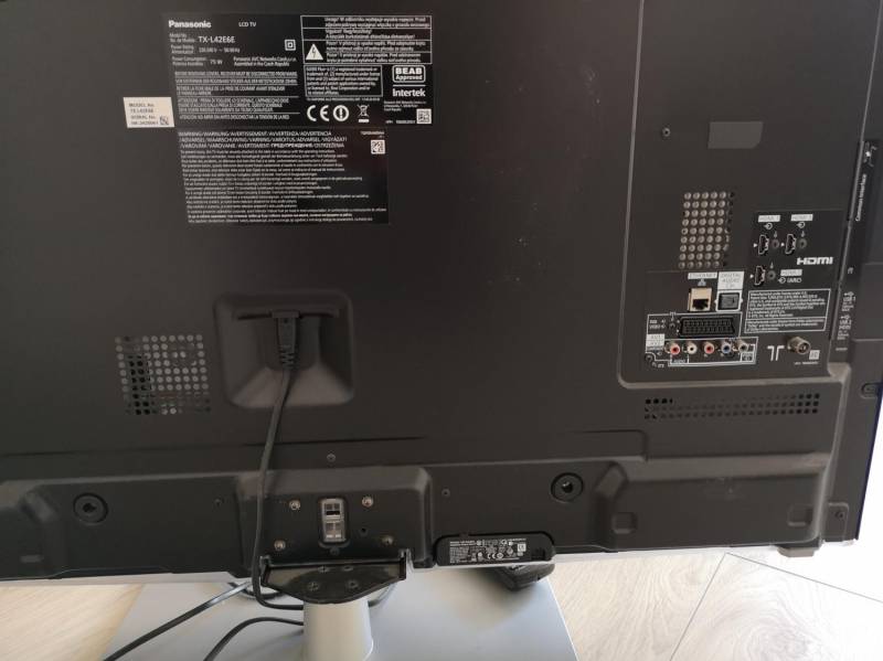 ox_telewizor-lcd-panasonic-tx-l42e6e