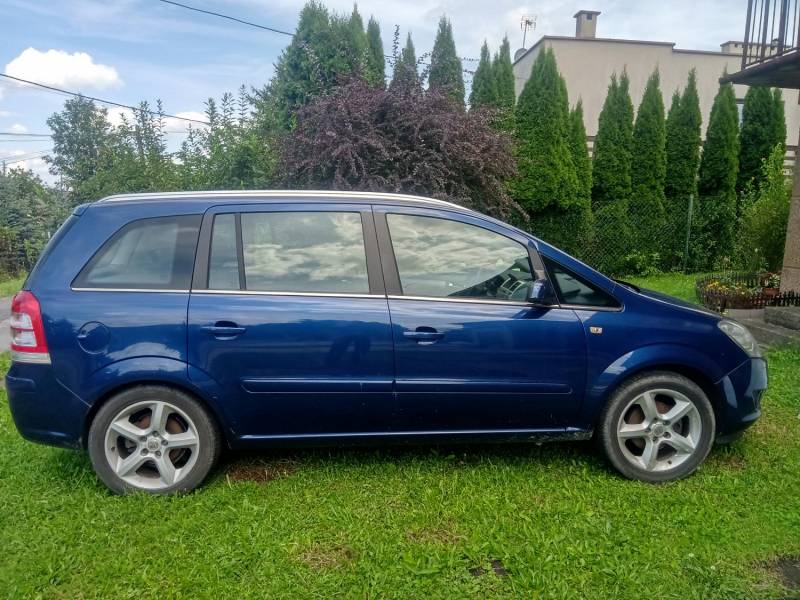 ox_opel-zafira-rok-2008-18-benzyna