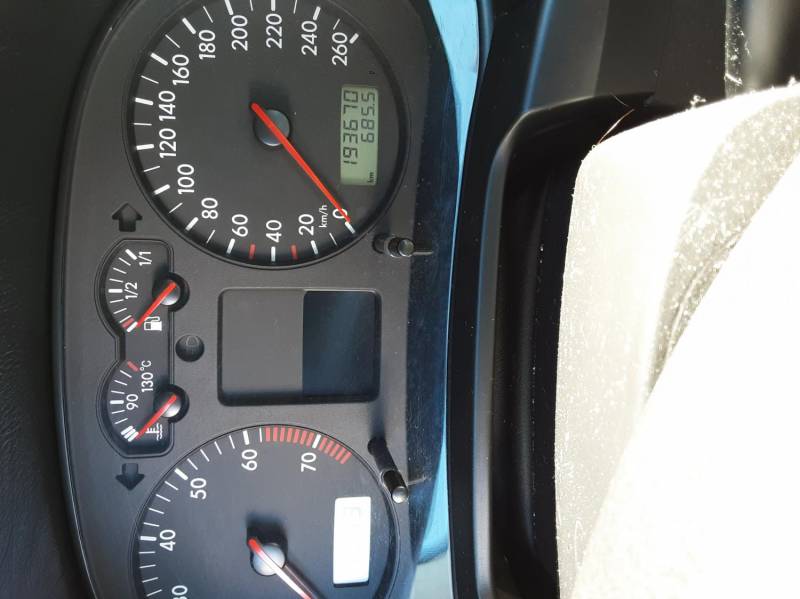 ox_vw-golf-iv-combi-16-benzyna-rok-112002-zaczep-klima-stan-bdb