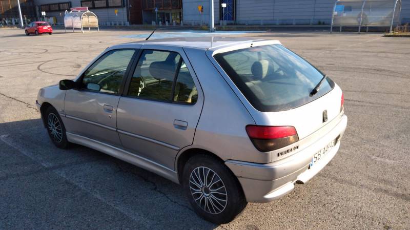 ox_sprzedam-peugeot-306-20-hdi-rok-2000