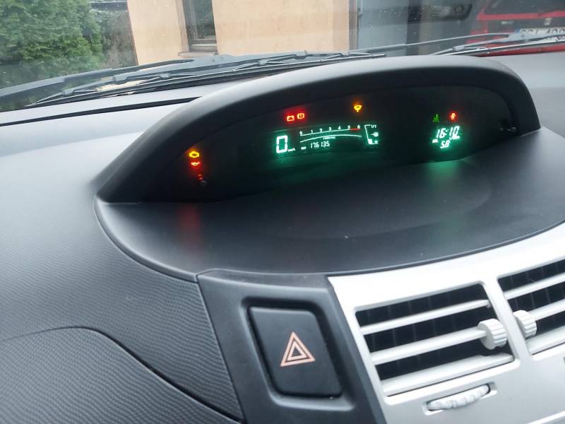 ox_toyota-yaris-14-d-tylko-177-tyskilometrow