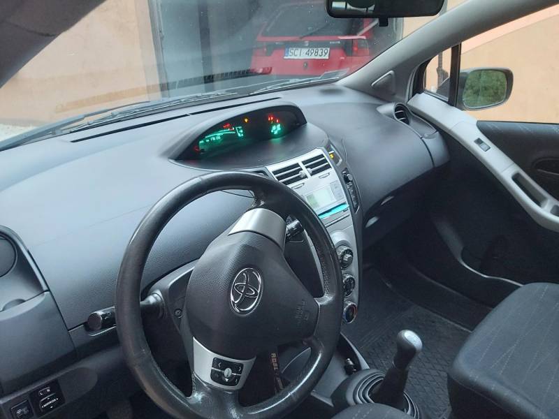 ox_toyota-yaris-14-d-tylko-177-tyskilometrow