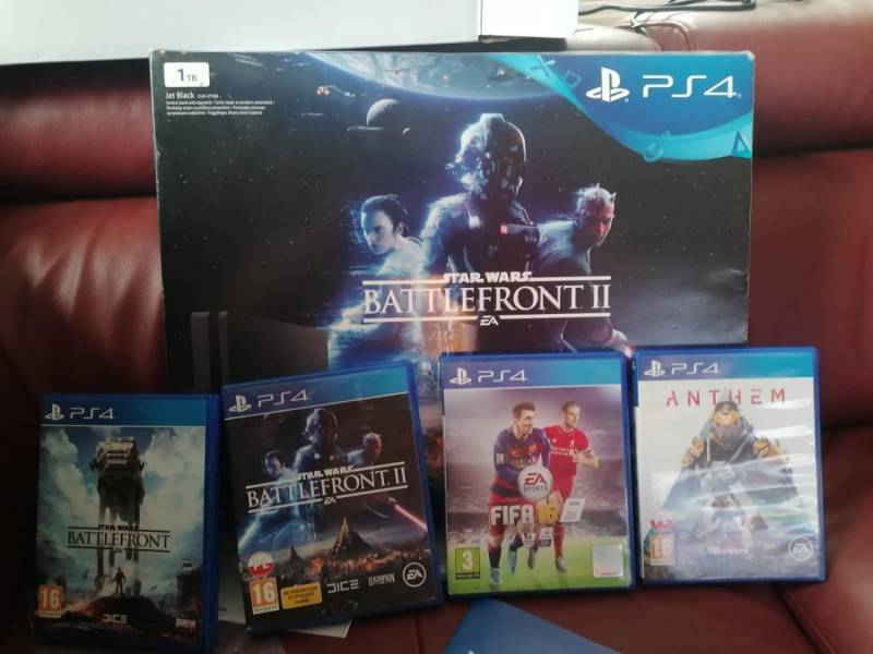 ox_konsola-ps4-1tb-2-pady-i-4xgry