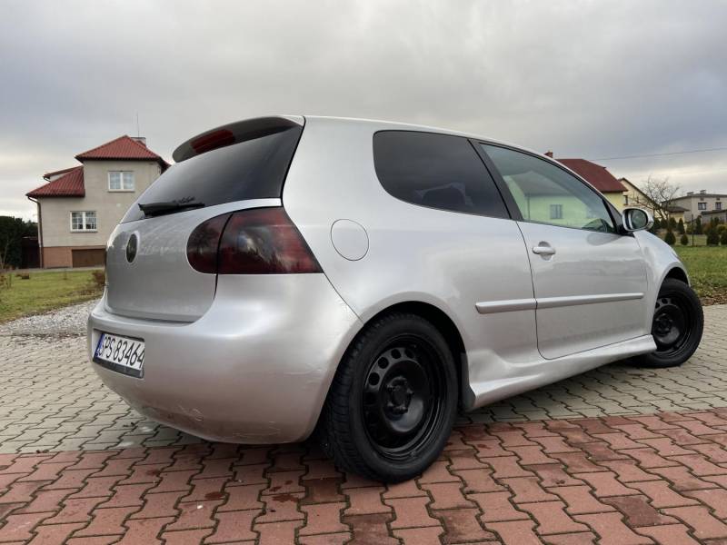 ox_vw-golf-v-16-benzyna-prywatny-bdb-wyposazonygarazowanyod-kobiety