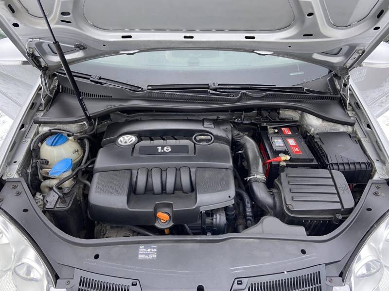 ox_vw-golf-v-16-benzyna-prywatny-z-domu-zadbany-od-kobiety