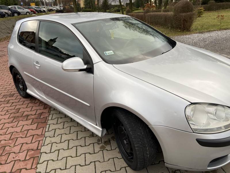 ox_vw-golf-v-16-benzyna-prywatny-z-domu-w-miare-zadbany-garazowany