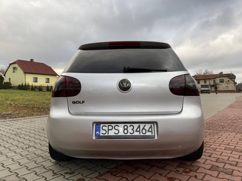 ox_vw-golf-v-16-benzyna-prywatny-z-domu-w-miare-zadbany-garazowany