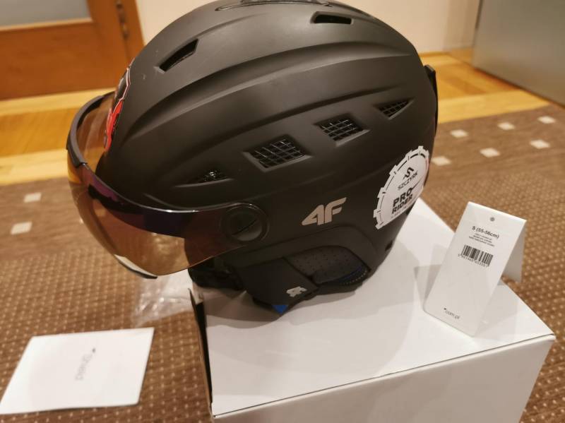 ox_kask-narciarski-z-szyba-przylbica-4f-rozm-s-regula