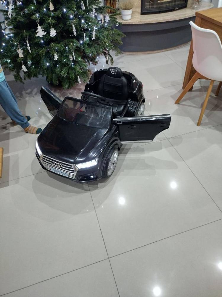 ox_audi-q7-zabawka