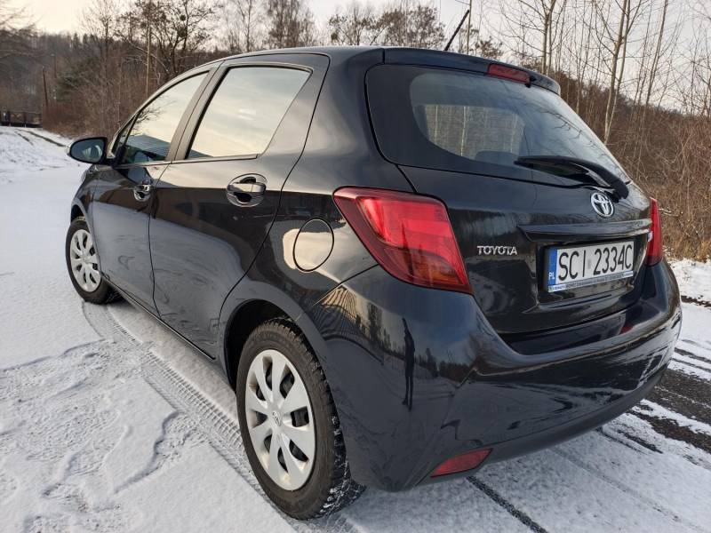 ox_toyota-yaris-iii-10-kamera-bluetooth-dotyk-95-000km-2015r
