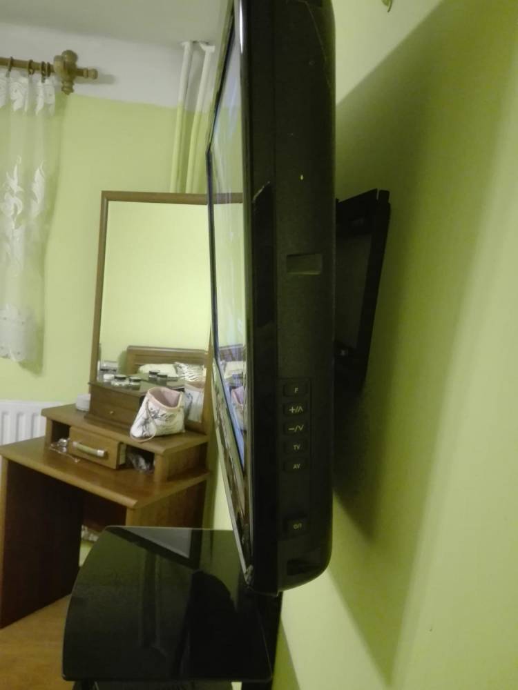 ox_telewizor-panasonic-l32-100hz-wraz-z-uchwytemm