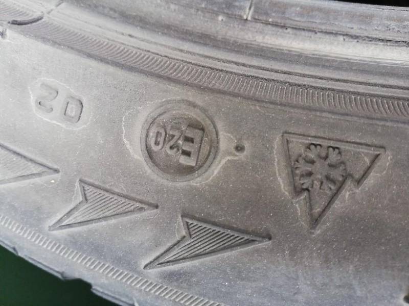 ox_opony-zimowe-4-szt-22545-r17-bridgestone-uzywane-cena-za-komplet