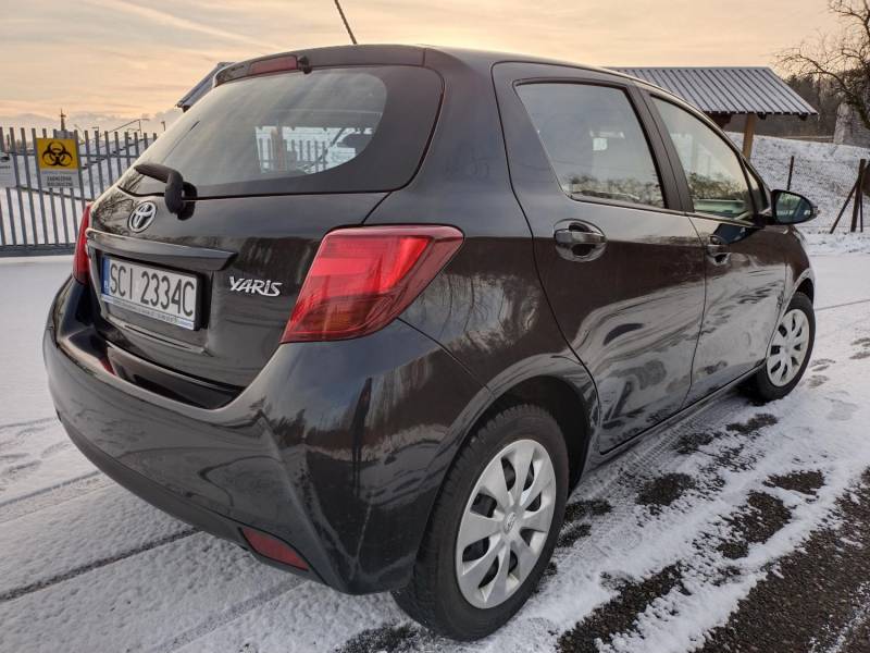 ox_toyota-yaris-iii-10-kamera-bluetooth-dotyk-95-000km-2015r