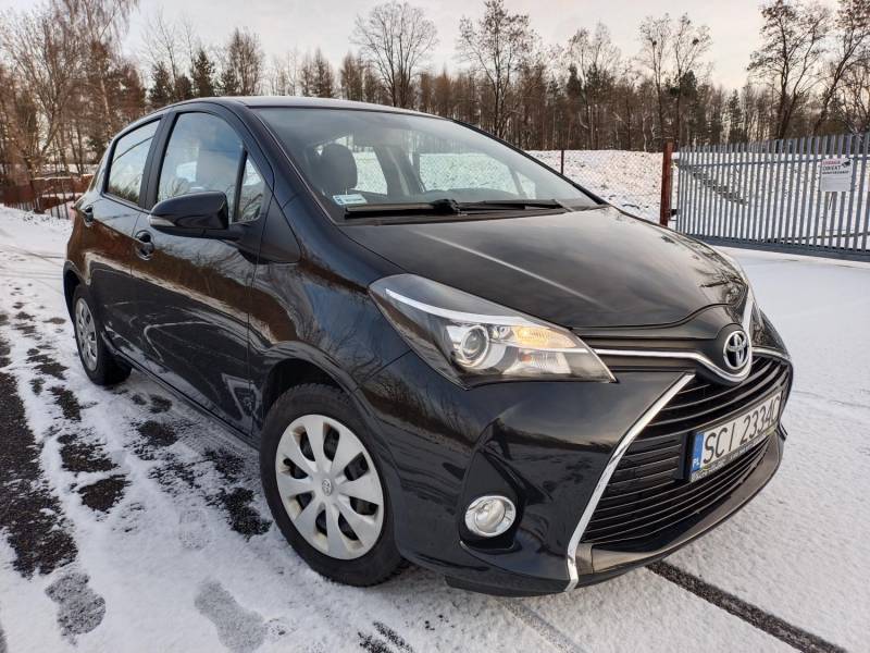 ox_toyota-yaris-iii-10-kamera-bluetooth-dotyk-95-000km-2015r