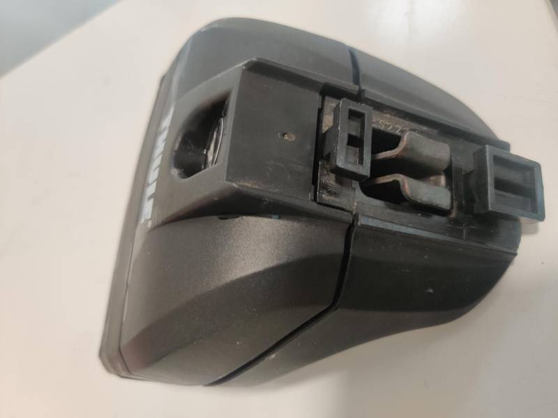ox_sprzedam-uzywany-zestaw-thule-do-mocowania-belek-bagaznika-peugeot-607