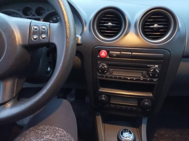 ox_seat-ibiza-2007-r-tempomat-14-benzyna-86km-klimatyzacja