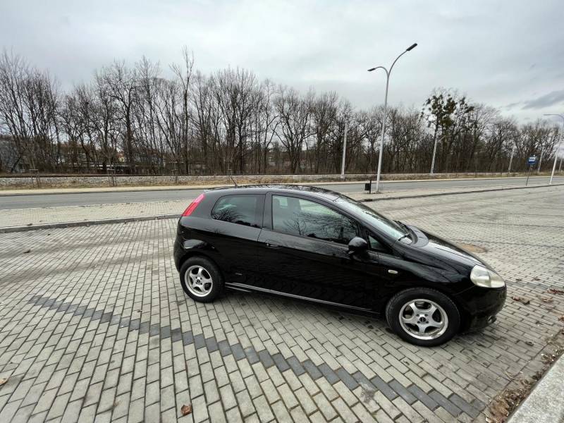 ox_fiat-grande-punto-2007-r-najbogatsza-wersja-dwa-komplety-opon