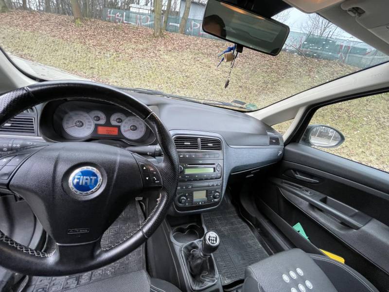 ox_fiat-grande-punto-2007-r-najbogatsza-wersja-dwa-komplety-opon