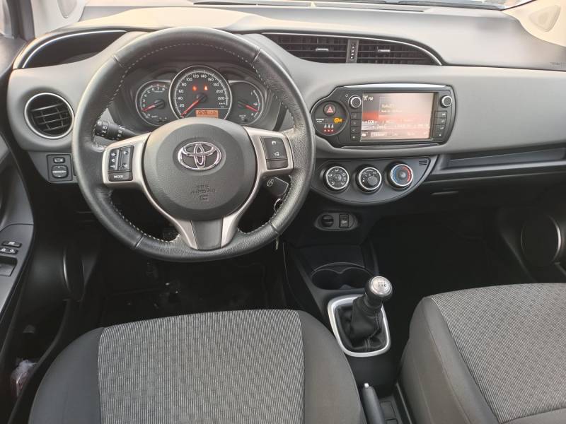 ox_toyota-yaris-iii-10-kamera-bluetooth-dotyk-95-000km-2015r