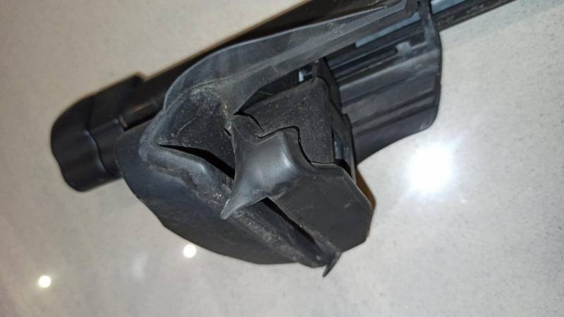 ox_oryginalny-bagaznik-mazda-na-relingi-dachowe