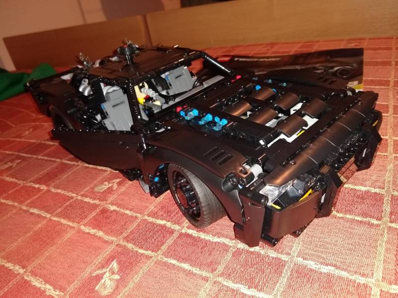 ox_lego-technic-42-127-batmobil-poskladany-do-oddania
