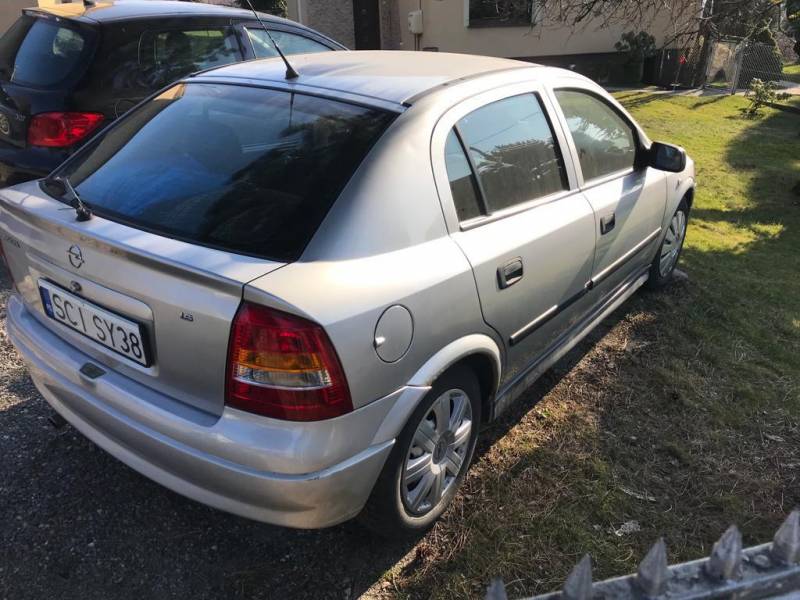 ox_opel-astra-g-16-srebrny-2003