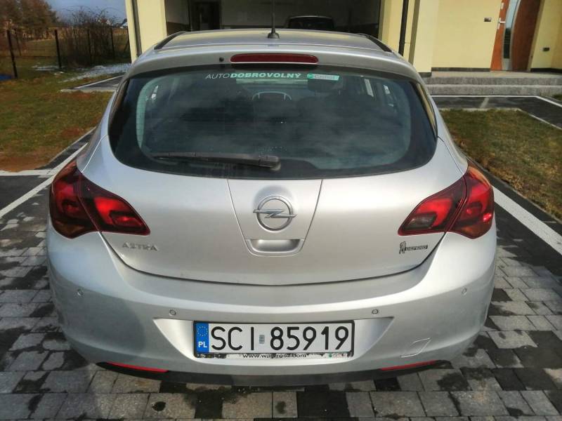 ox_opel-astra-j-2010