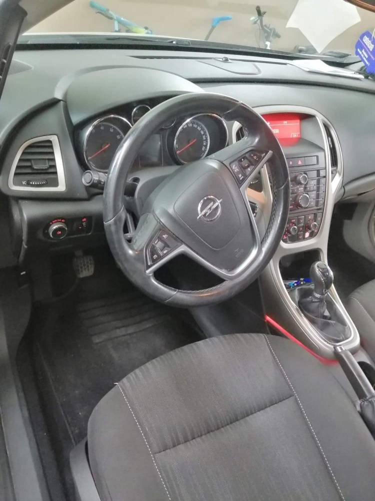 ox_opel-astra-j-2010