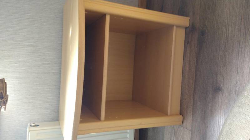 ox_oddam-za-darmo-4-polki-wiszace-stolik-i-2-witryny