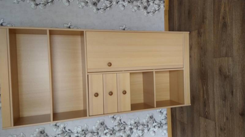 ox_oddam-za-darmo-4-polki-wiszace-stolik-i-2-witryny