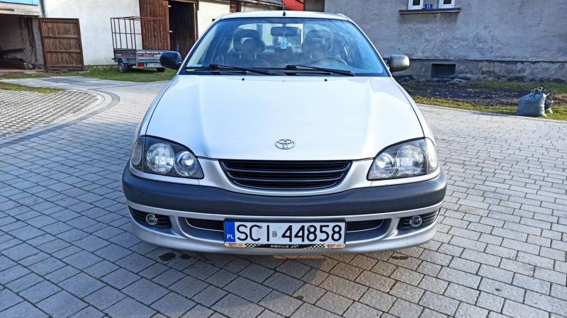 ox_toyota-avensis-16-benzynalpg-162000km-polski-salon