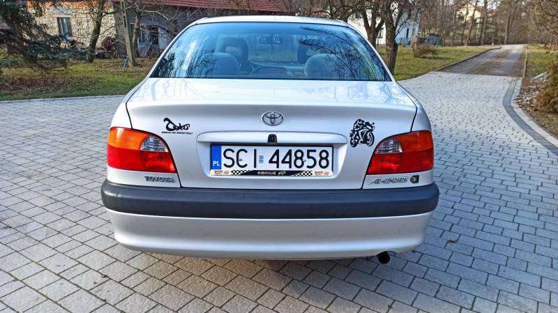 ox_toyota-avensis-16-benzynalpg-162000km-polski-salon