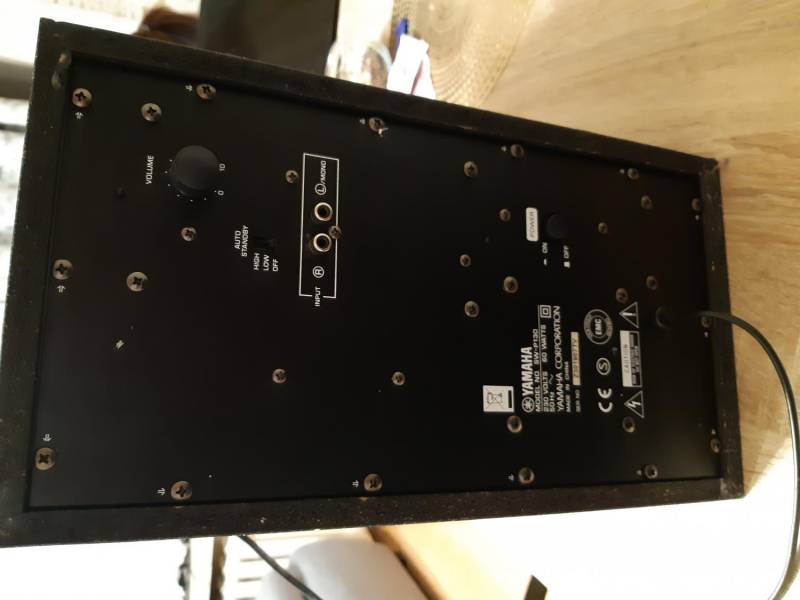 ox_subwoofer-yamaha-sw-p130