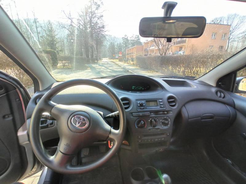 ox_sprzedam-toyote-yaris-10-krajowa-bezwypadkowa-2003-rok-polift