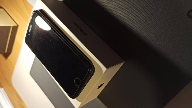 ox_550-dzis-iphone-7-128gb-1-wlasciciel-kobieta