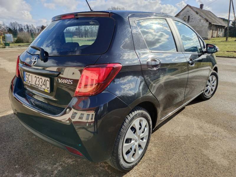 ox_toyota-yaris-iii-10-kamera-bluetooth-dotyk-95-000km-2015r