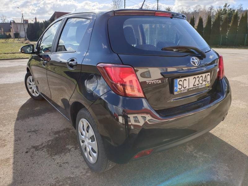 ox_toyota-yaris-iii-10-kamera-bluetooth-dotyk-95-000km-2015r