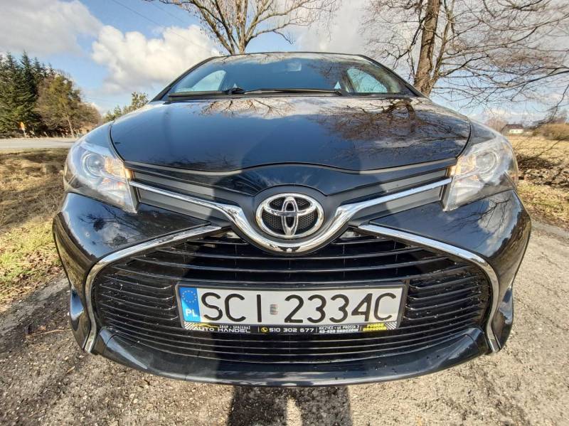 ox_toyota-yaris-iii-10-kamera-bluetooth-dotyk-95-000km-2015r
